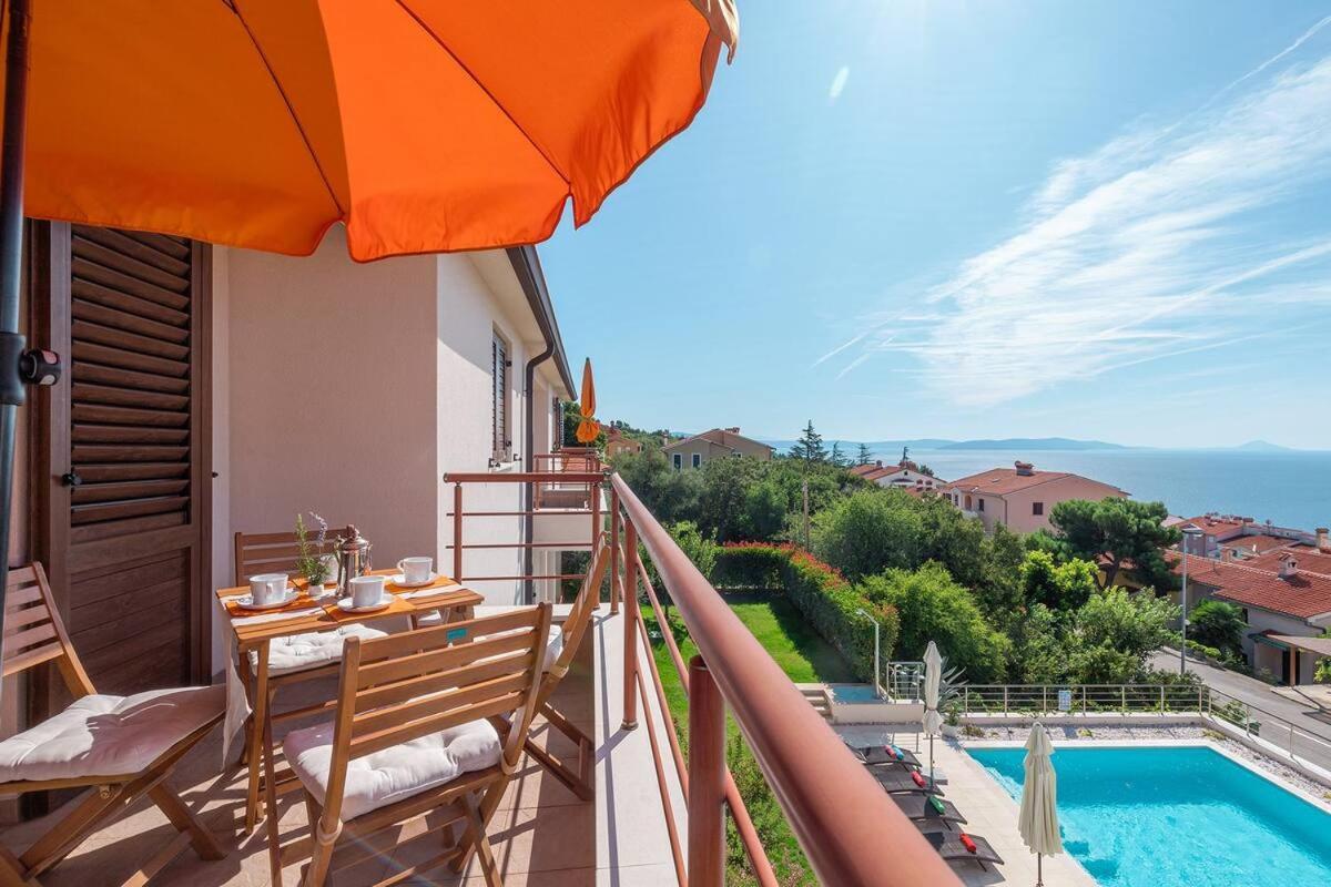 E&T Apartments With A Beautiful Pool Rabac Zimmer foto