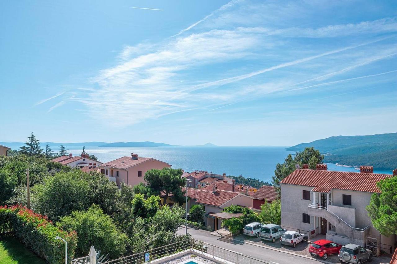 E&T Apartments With A Beautiful Pool Rabac Exterior foto