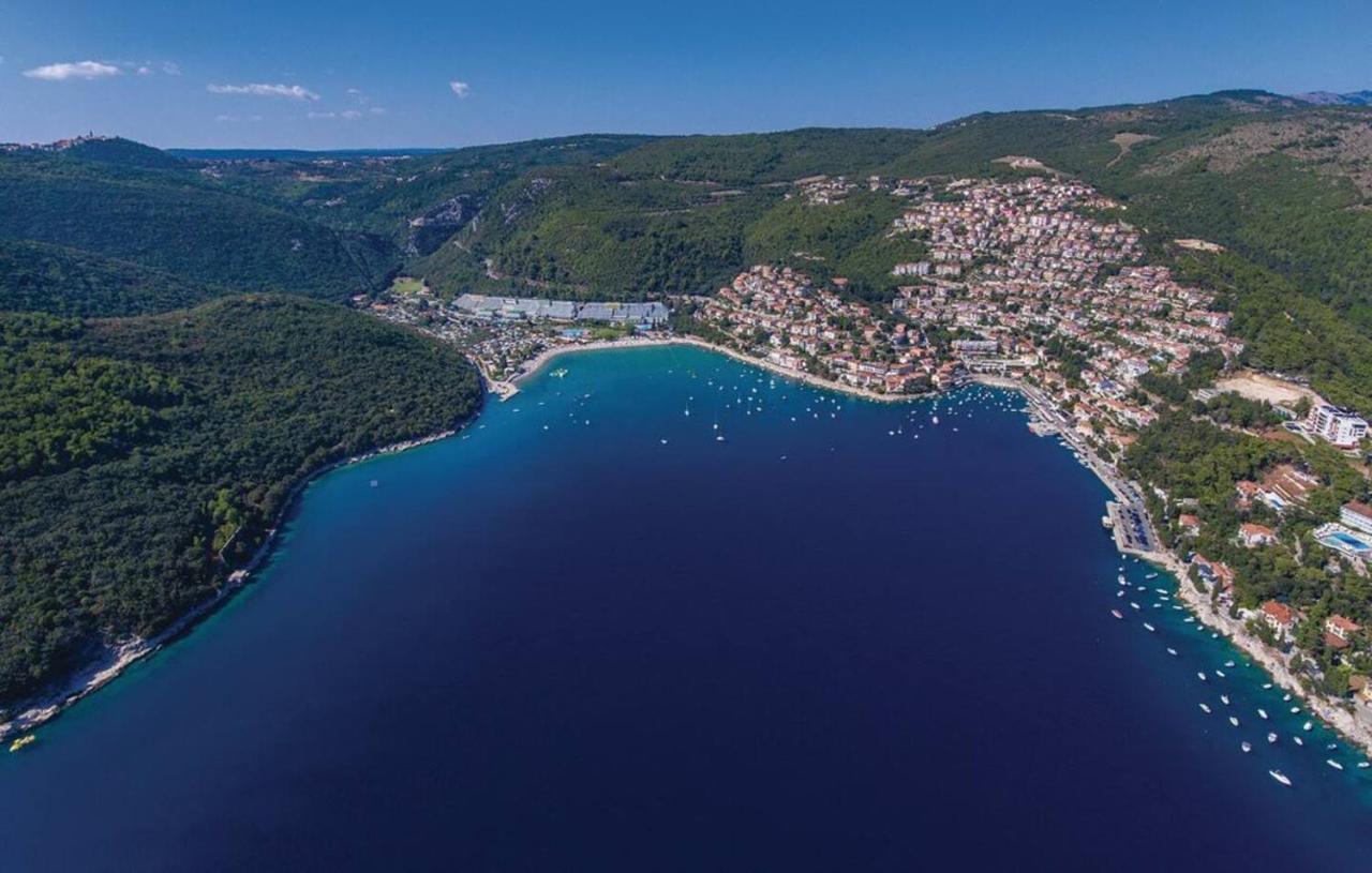 E&T Apartments With A Beautiful Pool Rabac Exterior foto