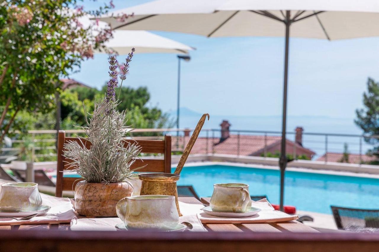 E&T Apartments With A Beautiful Pool Rabac Exterior foto