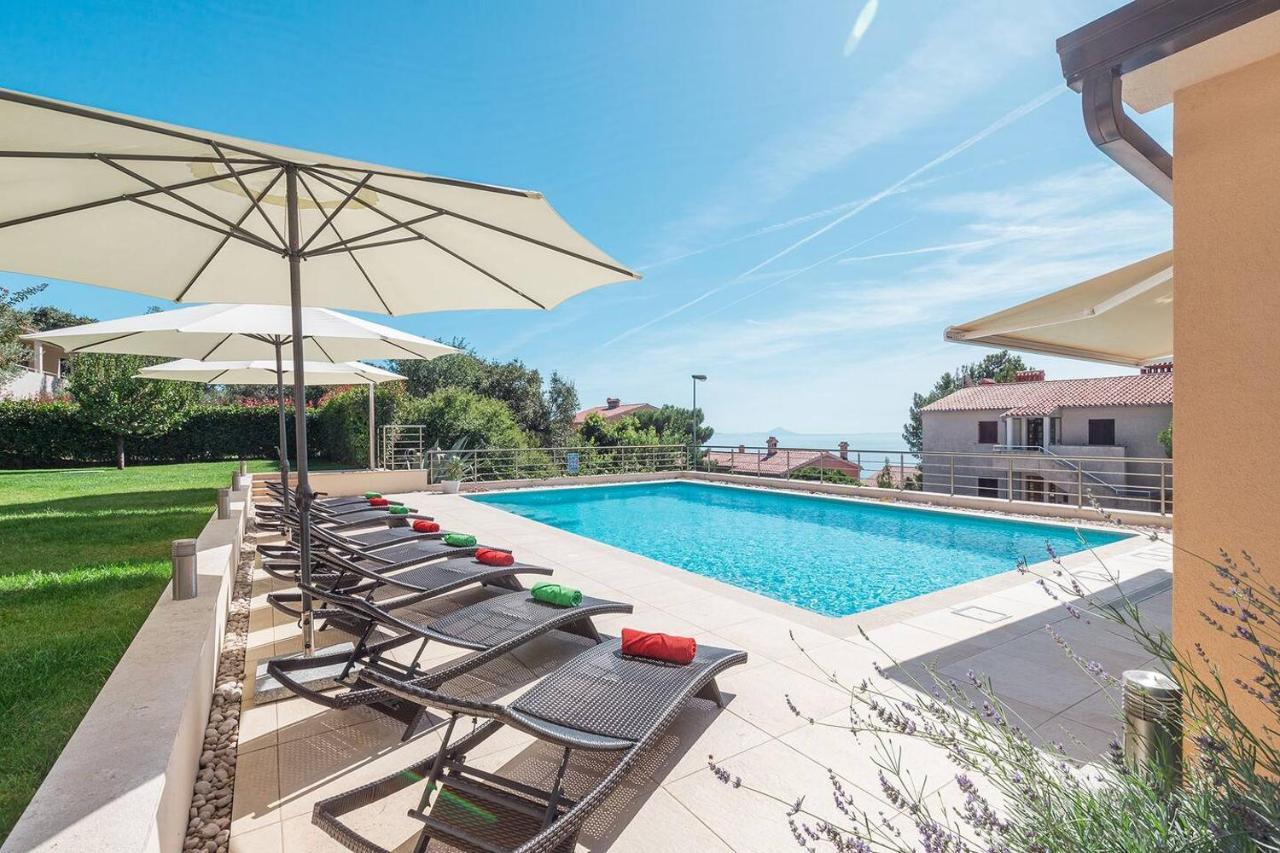 E&T Apartments With A Beautiful Pool Rabac Exterior foto