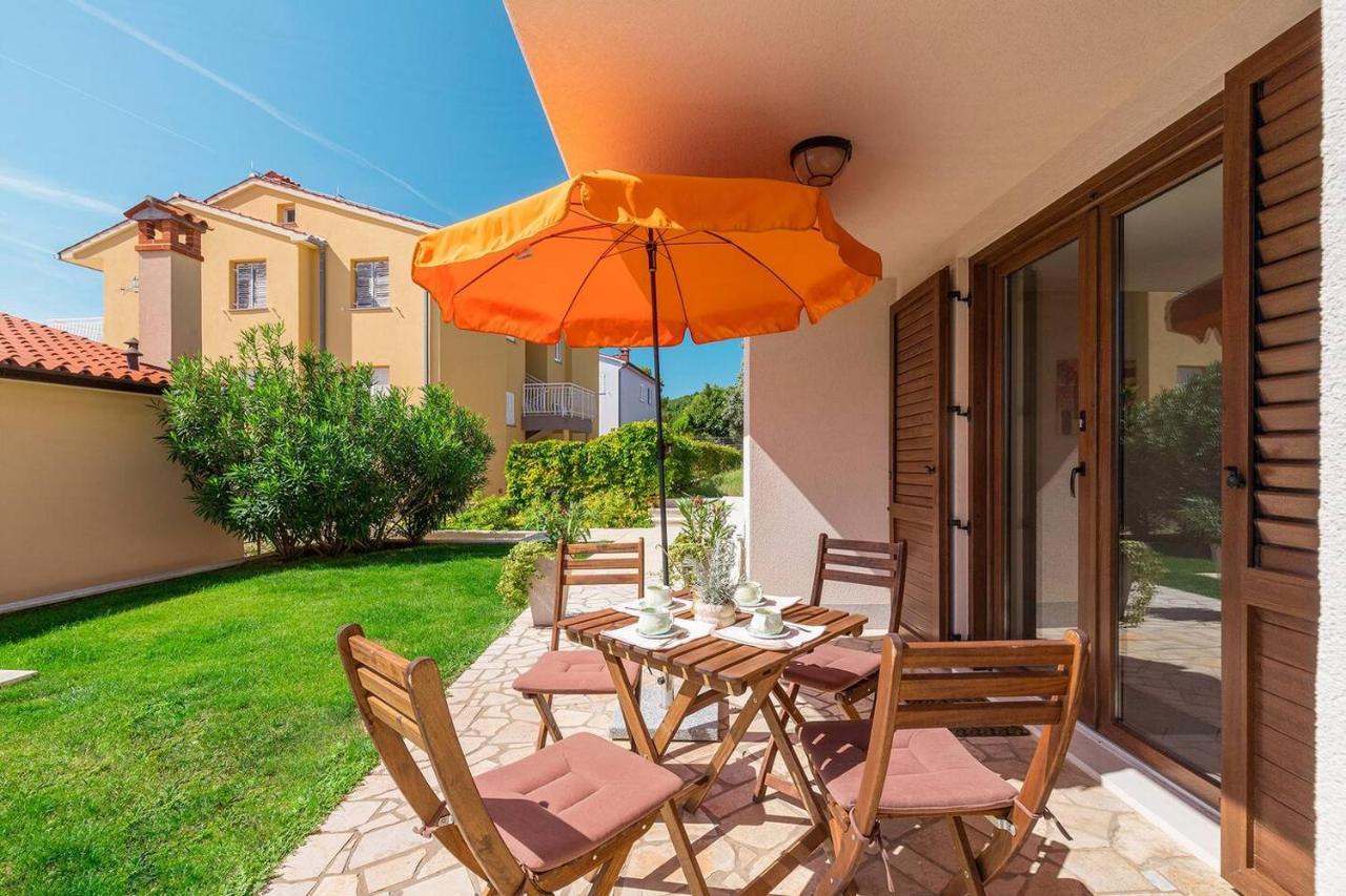 E&T Apartments With A Beautiful Pool Rabac Exterior foto