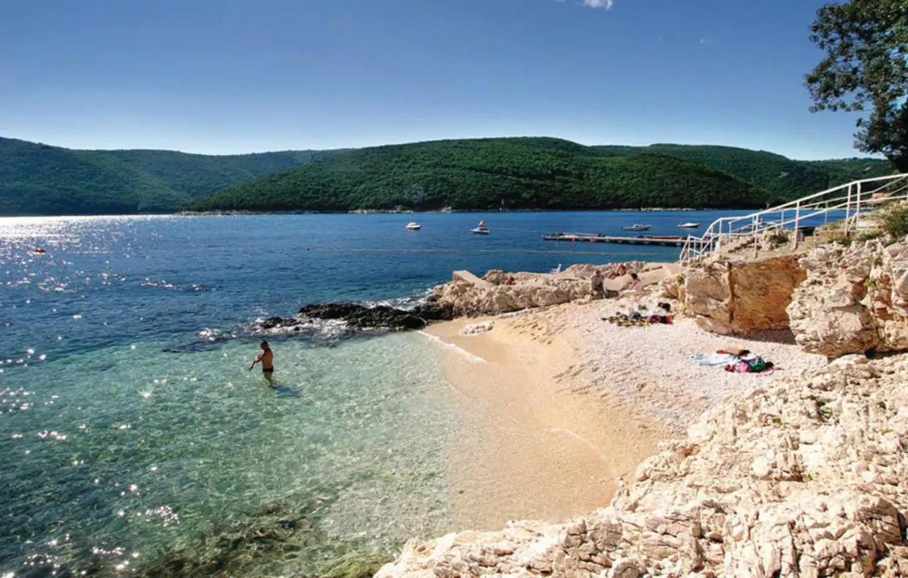 E&T Apartments With A Beautiful Pool Rabac Exterior foto