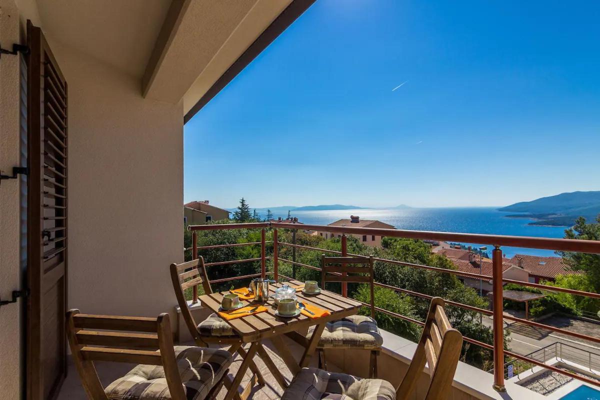 E&T Apartments With A Beautiful Pool Rabac Exterior foto