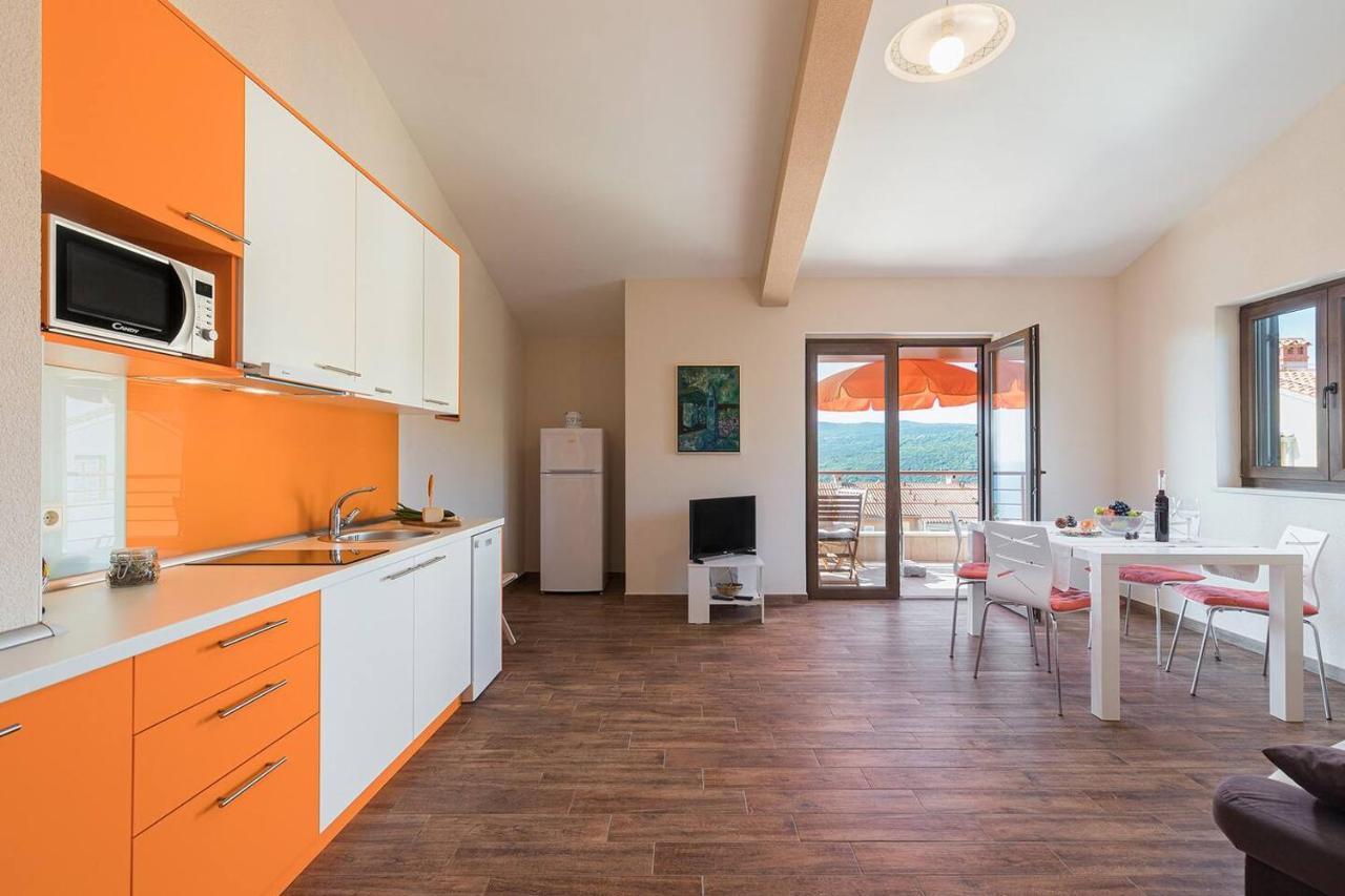 E&T Apartments With A Beautiful Pool Rabac Exterior foto