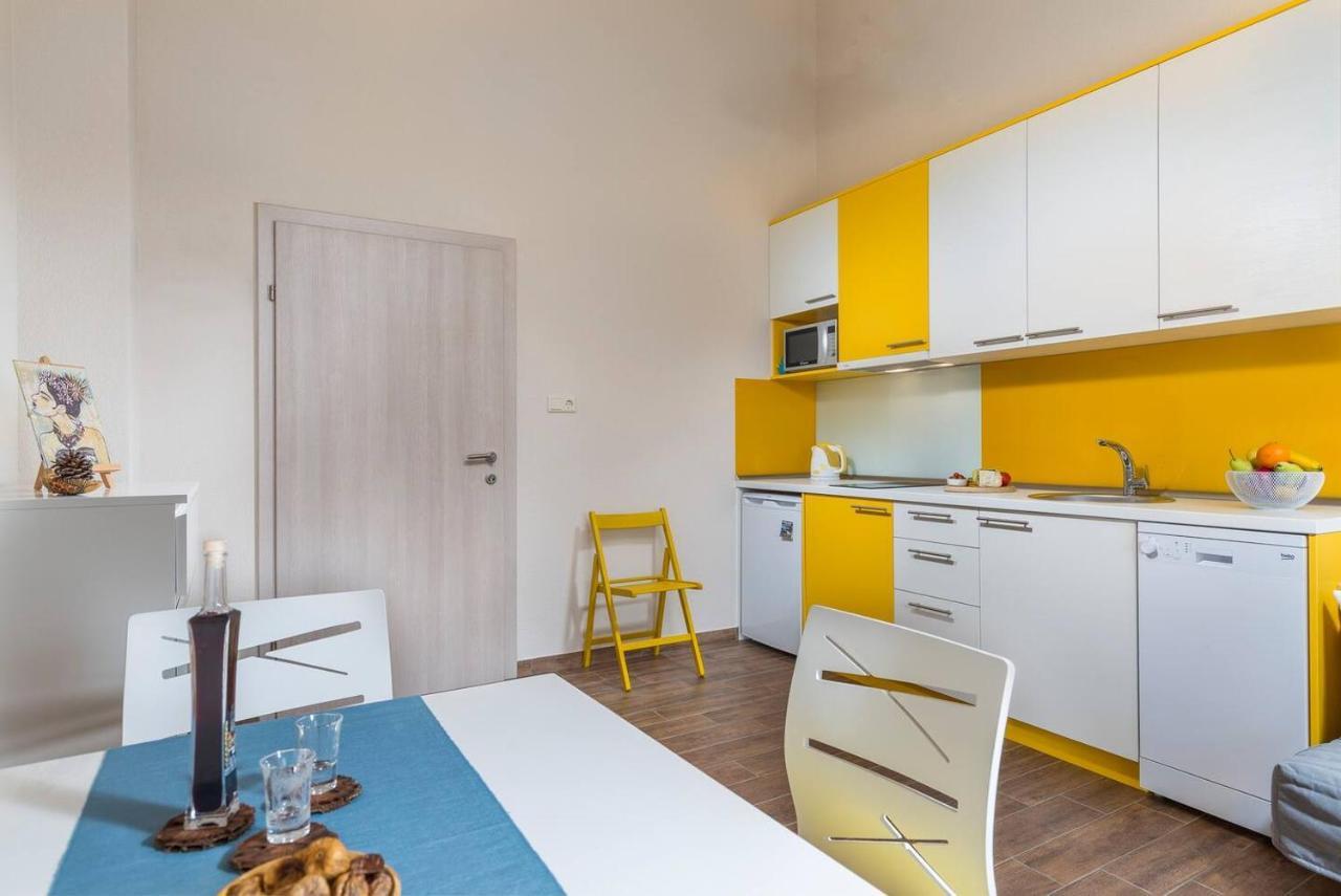 E&T Apartments With A Beautiful Pool Rabac Exterior foto