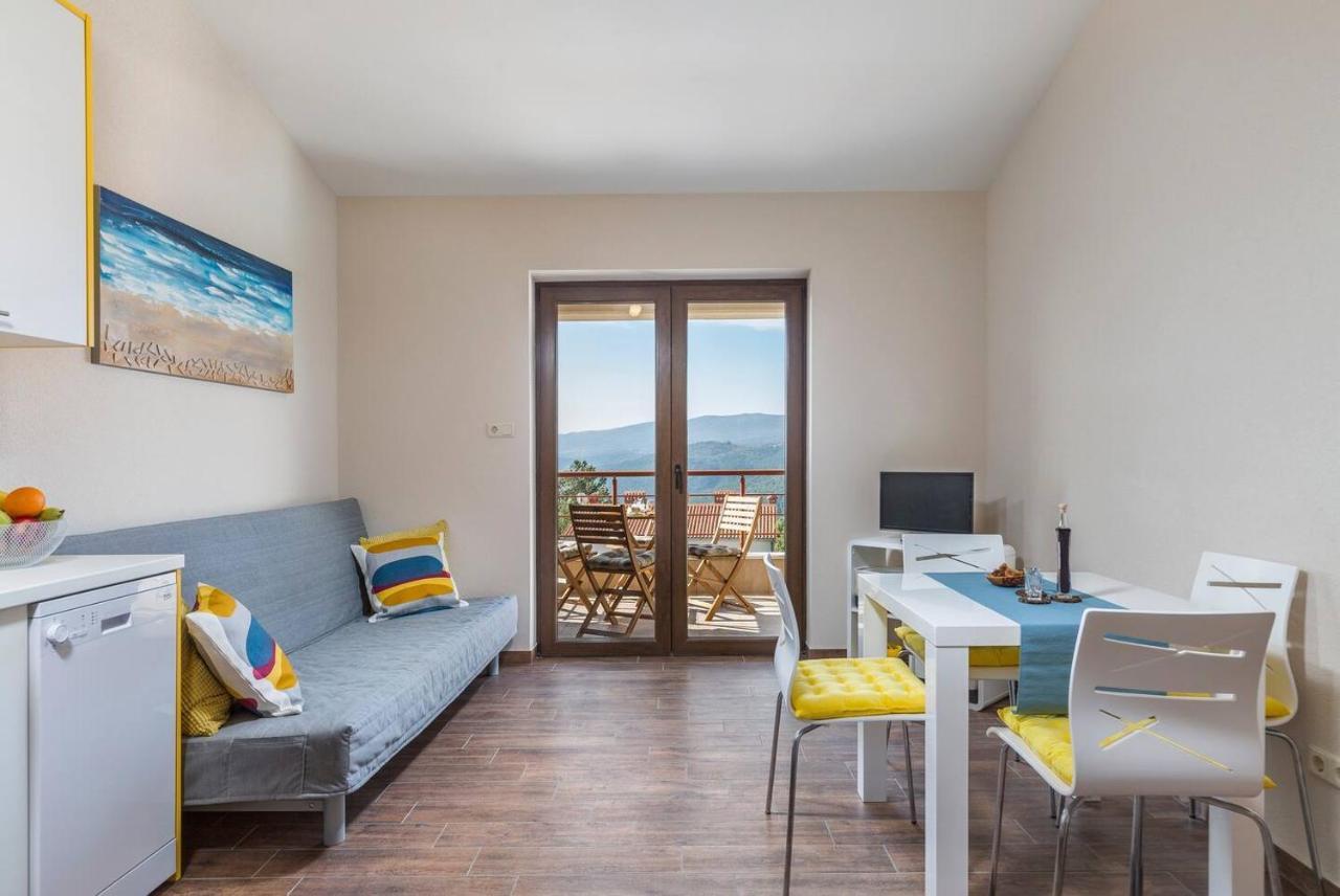 E&T Apartments With A Beautiful Pool Rabac Exterior foto
