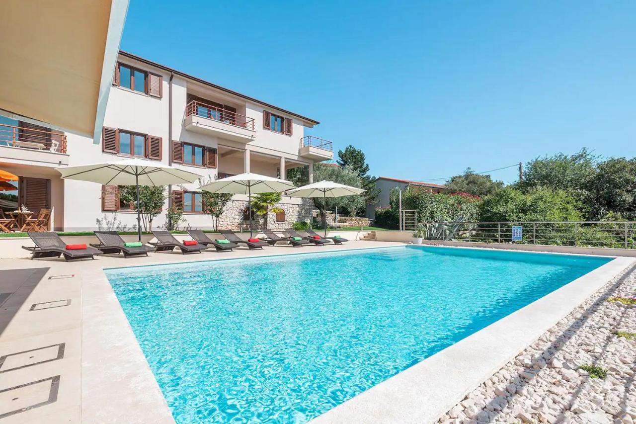 E&T Apartments With A Beautiful Pool Rabac Exterior foto