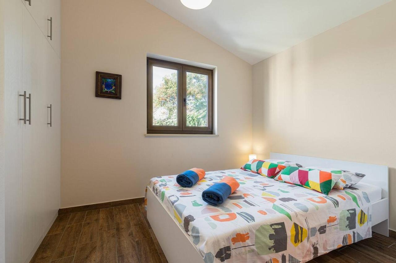 E&T Apartments With A Beautiful Pool Rabac Exterior foto